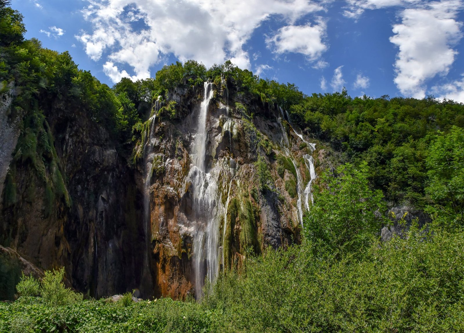 plitvice waterfall surrounded by green trees