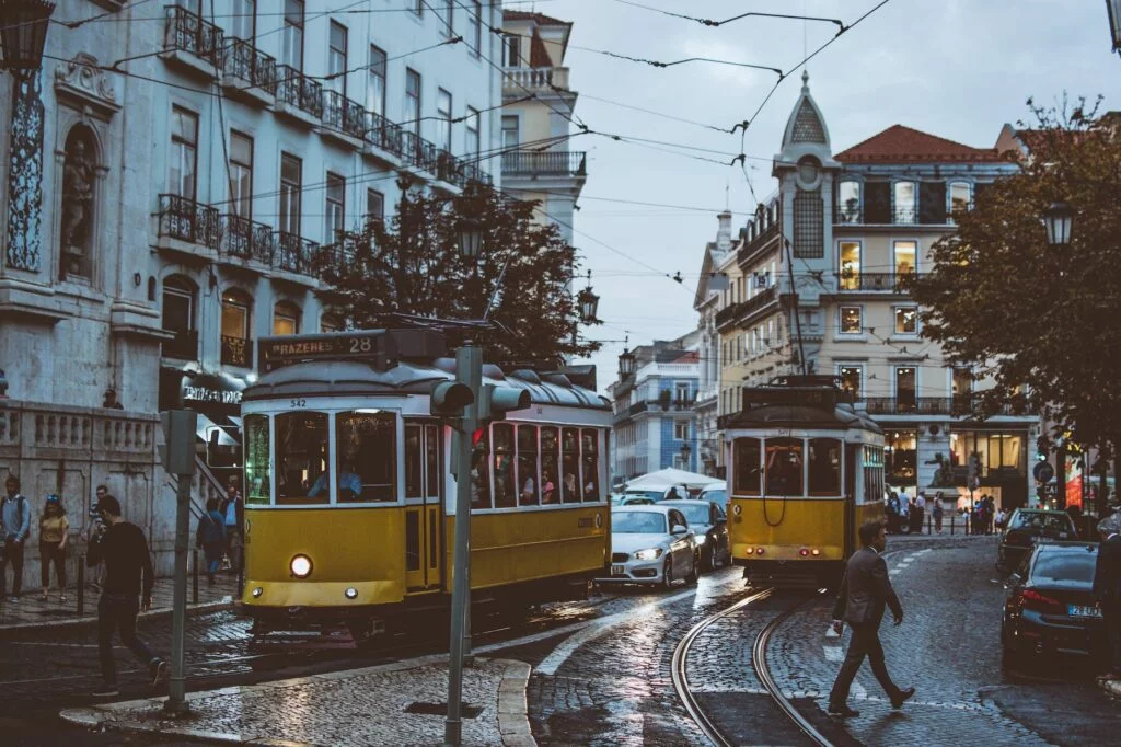 Lisbona in tre giorni: un weekend indimenticabile 7 people at city