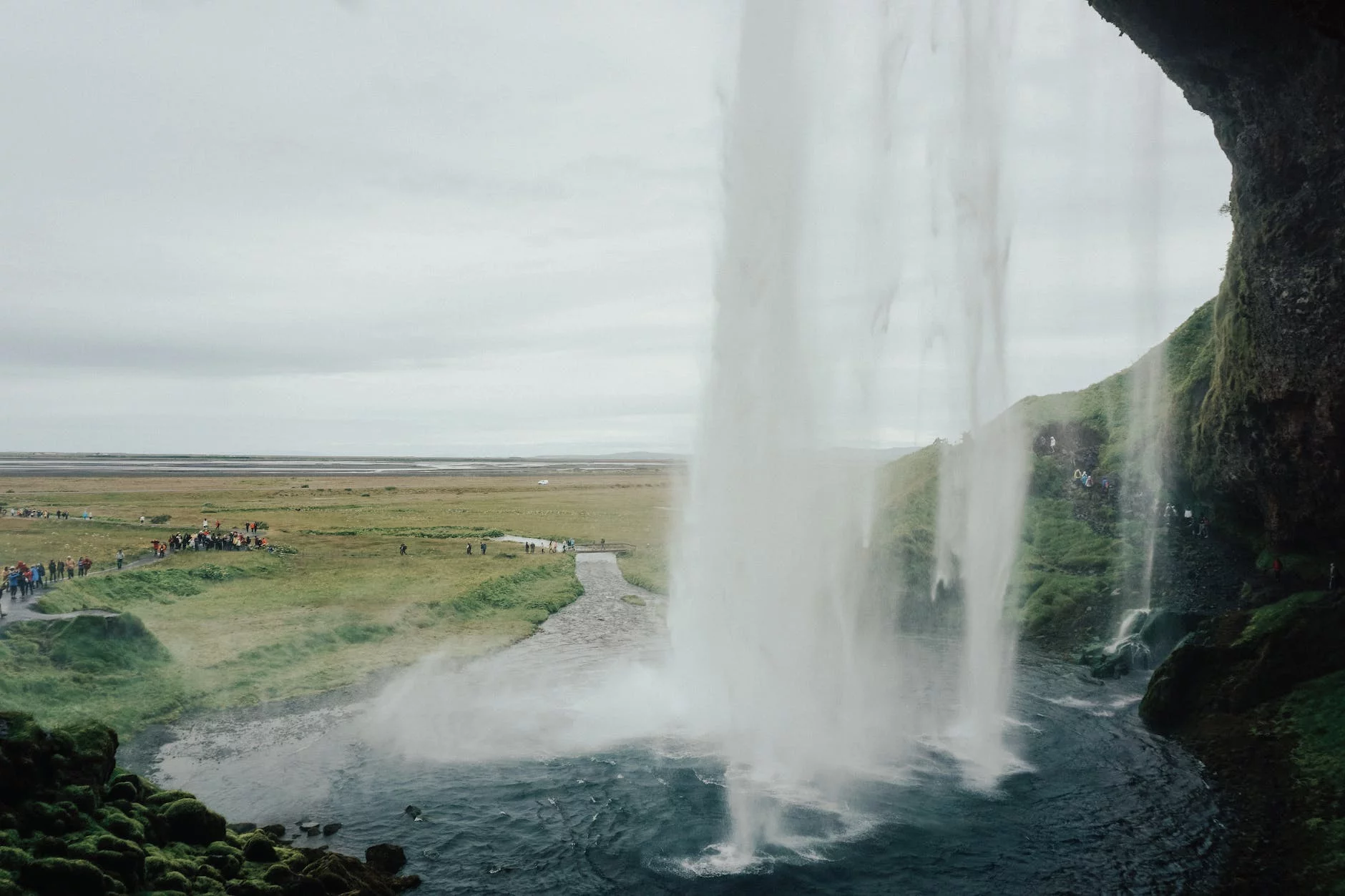 La Bellezza Selvaggia dell'Islanda: Un'Avventura tra Ghiacciai, Vulcani e Cascate 4 waterfalls on focus photography