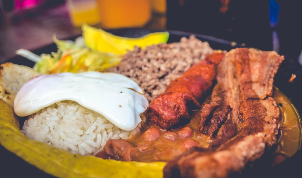 Bandeja Paisa, Piatto Tipico Colombiano 6 Bandeja Paisa Comida tipica colombiana - My Travel Bag