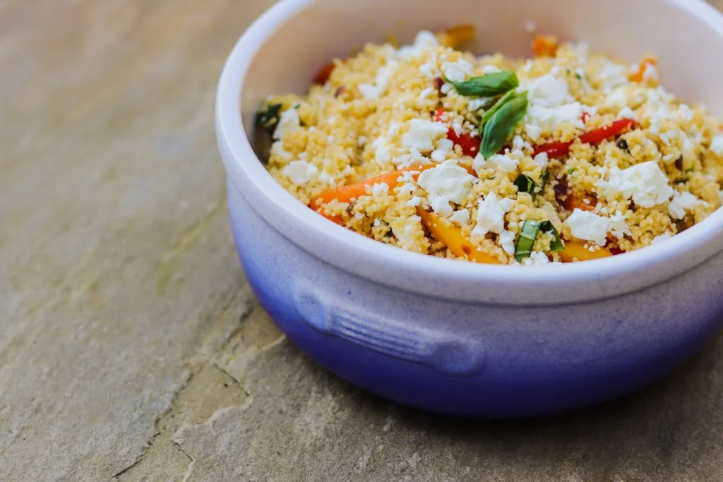 Couscous Tunisino a base di semola di grano duro e verdure 10 sandie clarke lGQvuvGlp0s unsplash - My Travel Bag