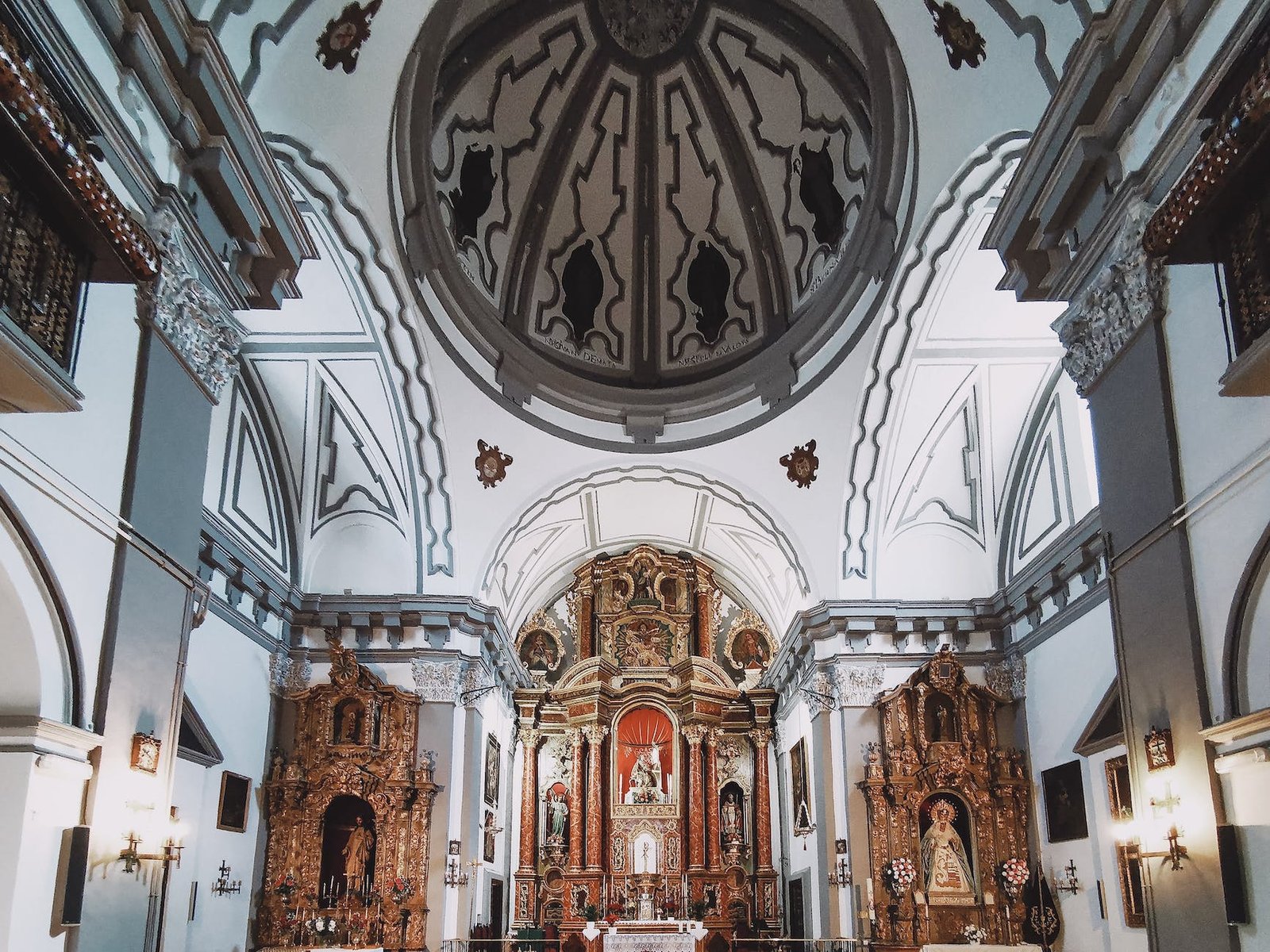 Interno della Chiesa di Santa Cecilia a Ronda in Spagna